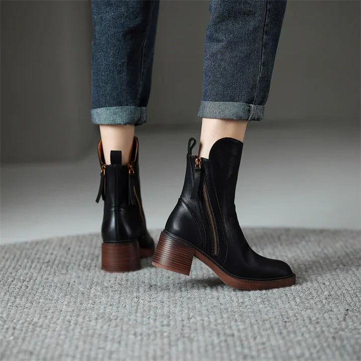 Danielle - Elegant Boots with Zip Fastening
